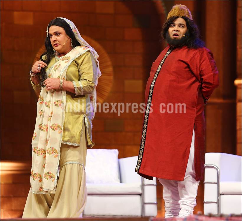 Kapil Sharma, The Kapil Sharma Show, Shah Rukh khan, Kapil Sharma New Show, SRK, SRK Kapil Sharma, SRK Kapil, The kapil Sharma Show episode, The Kapil Sharma Show first Episode, Sumona Chakraborty, Sunil Grover, Ali Asgar, Kiku Sharda, Chandan Prabhakar, The Kapil Sharma Show pics