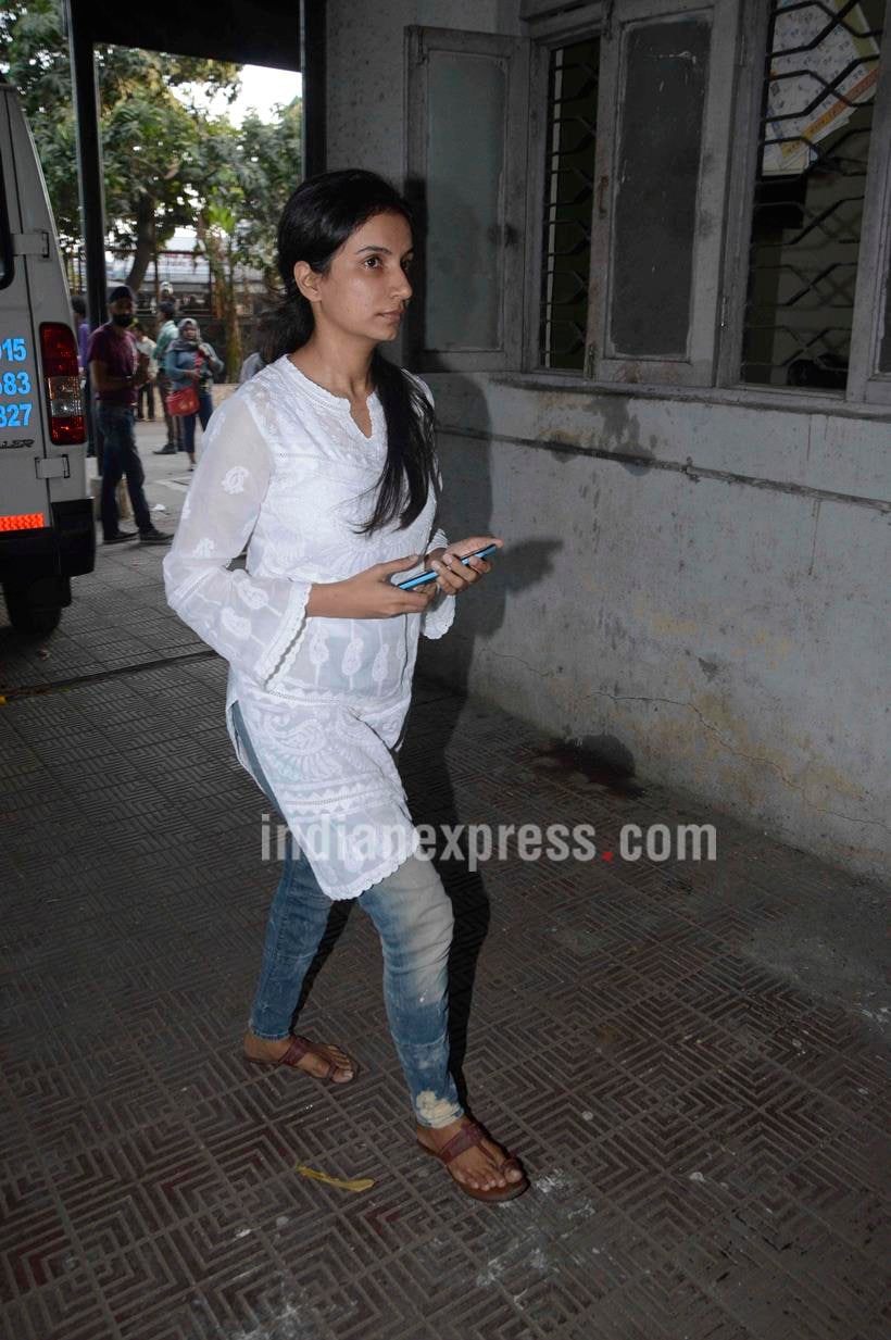 pratyusha banerjee, pratyusha banerjee death, pratyusha banerjee Funeral, pratyusha banerjee Cremation, pratyusha banerjee parents, rahul raj singh, pratyusha banerjee rahul raj singh, pratyusha banerjee parents at hospital, pratyusha banerjee last pics, pratyusha banerjee facebook, pratyusha banerjee dies, pratyusha banerjee dead, balika vadhu, balika vadhu news, pratyusha, pratyusha news, pratyusha dead, pratyusha death, pratyusha dies, pratyusha balika vadhu, balika vadhu actress, pratyusha banerjee news, pratyusha banerjee latest news, pratyusha banerjee pics, pratyusha banerjee mother, pratyusha banerjee boyfriend, entertainment, pratyusha banerjee death reason, pratyusha banerjee dies