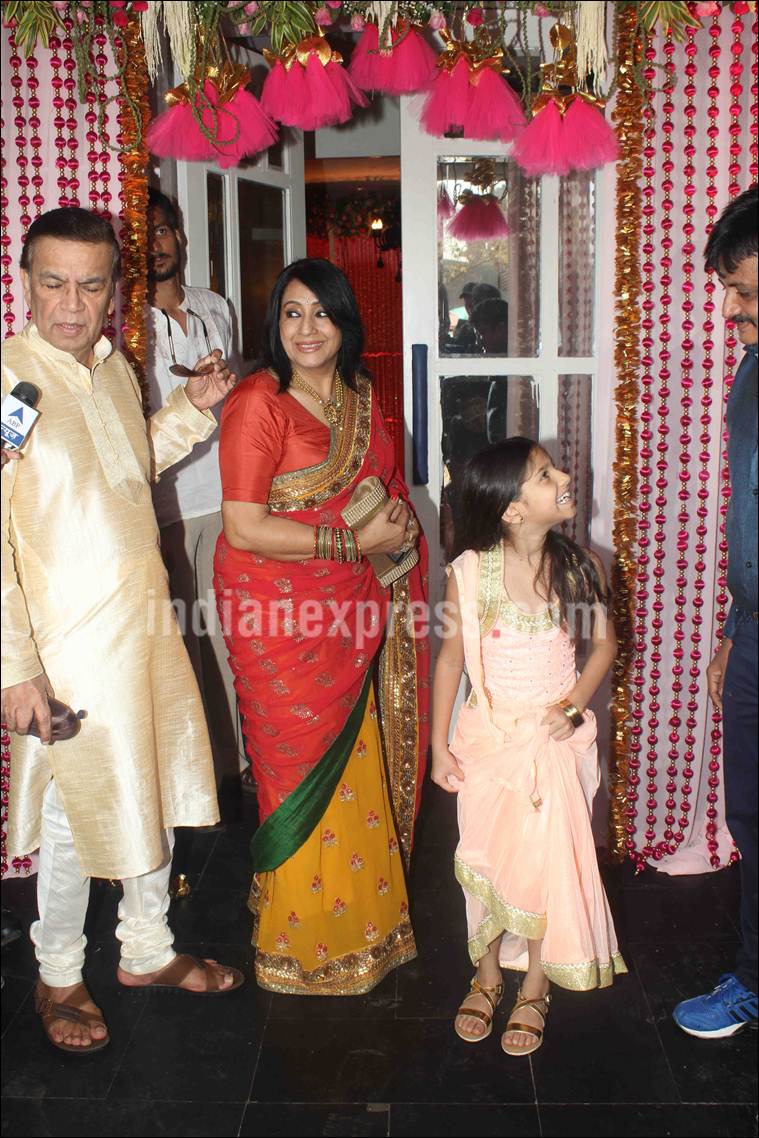 Bipasha Basu, Karan Singh Grover, Bipasha Basu mehendi, karan bipasha, Shilpa Shetty, Shamita shetty, sophie choudry, Ayaz Khan, Vj Anusha, Karan Singh Grover wedding, entertainment photos