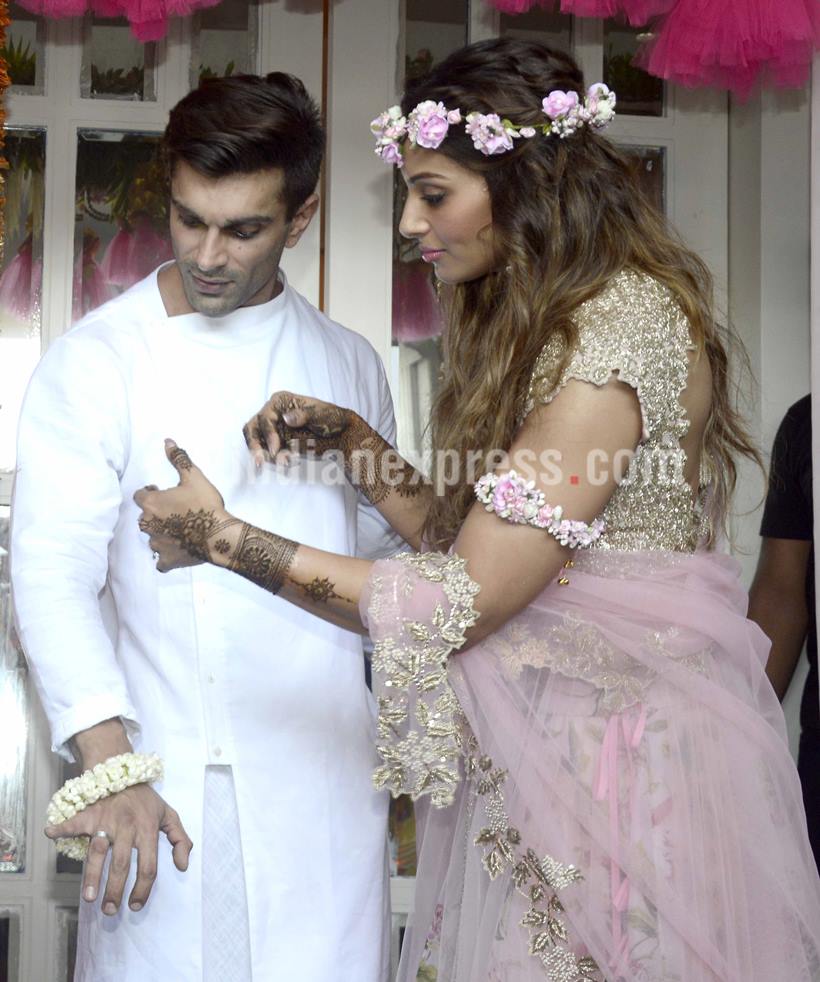 All The Drama At Bipasha Basu's Mehendi Ceremony For Your Viewing Pleasure!  | WedMeGood