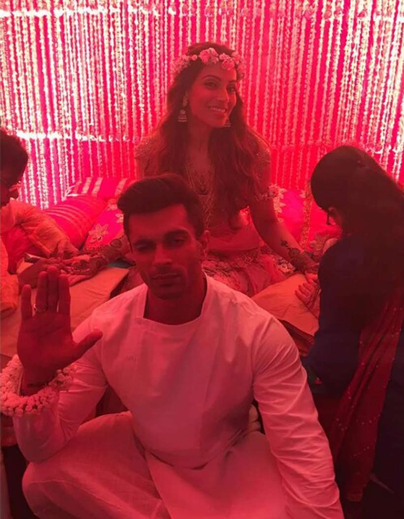 Bipasha Basu shows off her mehndi with Karan Singh Grover by her side -  Bollywood Bubble