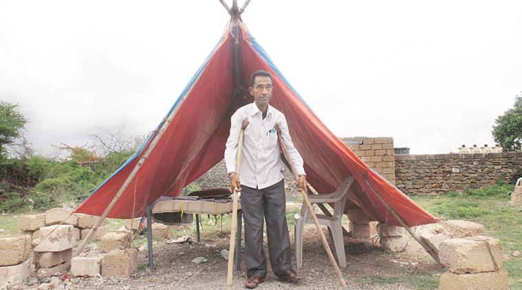 JR14-SARPANCH-02 suman chavda at a makeshift tent in sitaram nagar locality of porbandar town. [to go with gopal story] express photo salman raja 14-8-2015