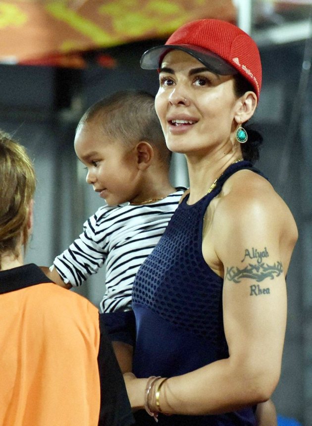 IPL 2016 SRH Vs KXIP Ayesha Mukherjee Watches Husband Shikhar Dhawan 