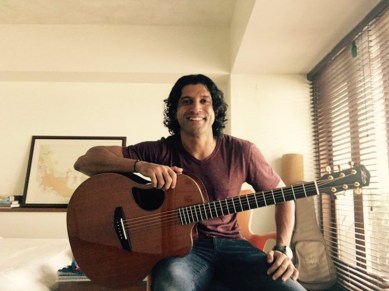 Farhan Akhtar, Farhan Akhtar Guitar, Farhan Akhtar New Guitar, Farhan Akhtar Rock On 2, Farhan Akhtar Acoustic Guitar, Farhan Rock on 2, Rock on 2, Shujaat Saudagar, Entertainment news