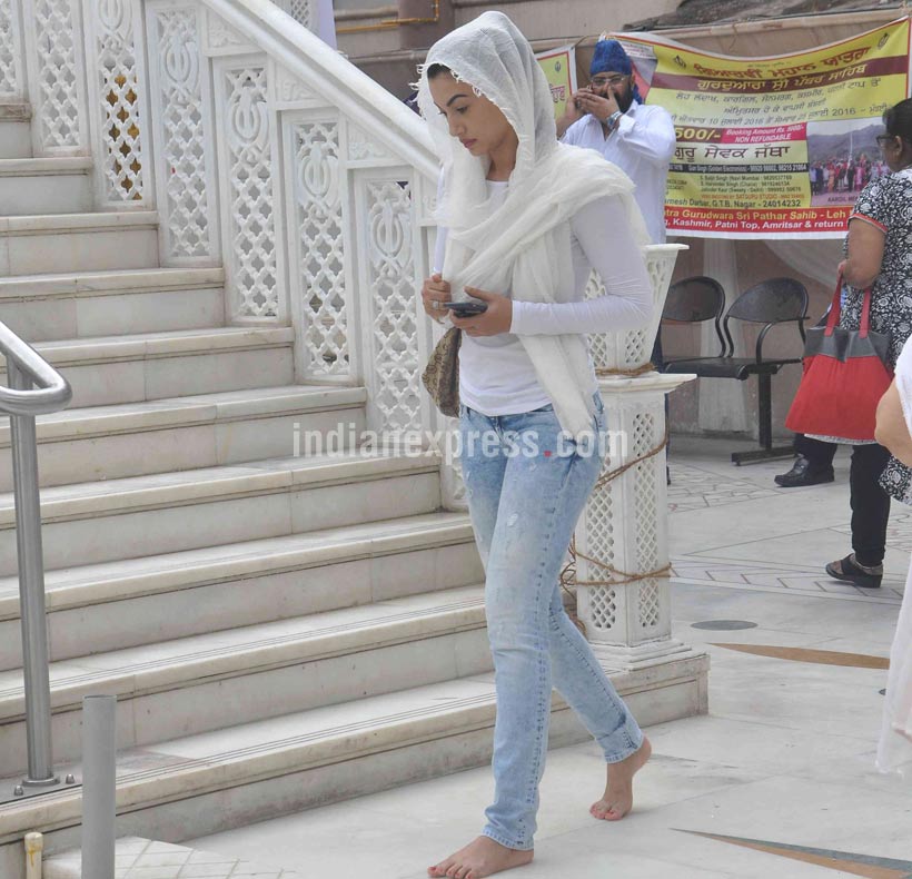 Gauahar Khan, Pratyusha prayer meet photos
