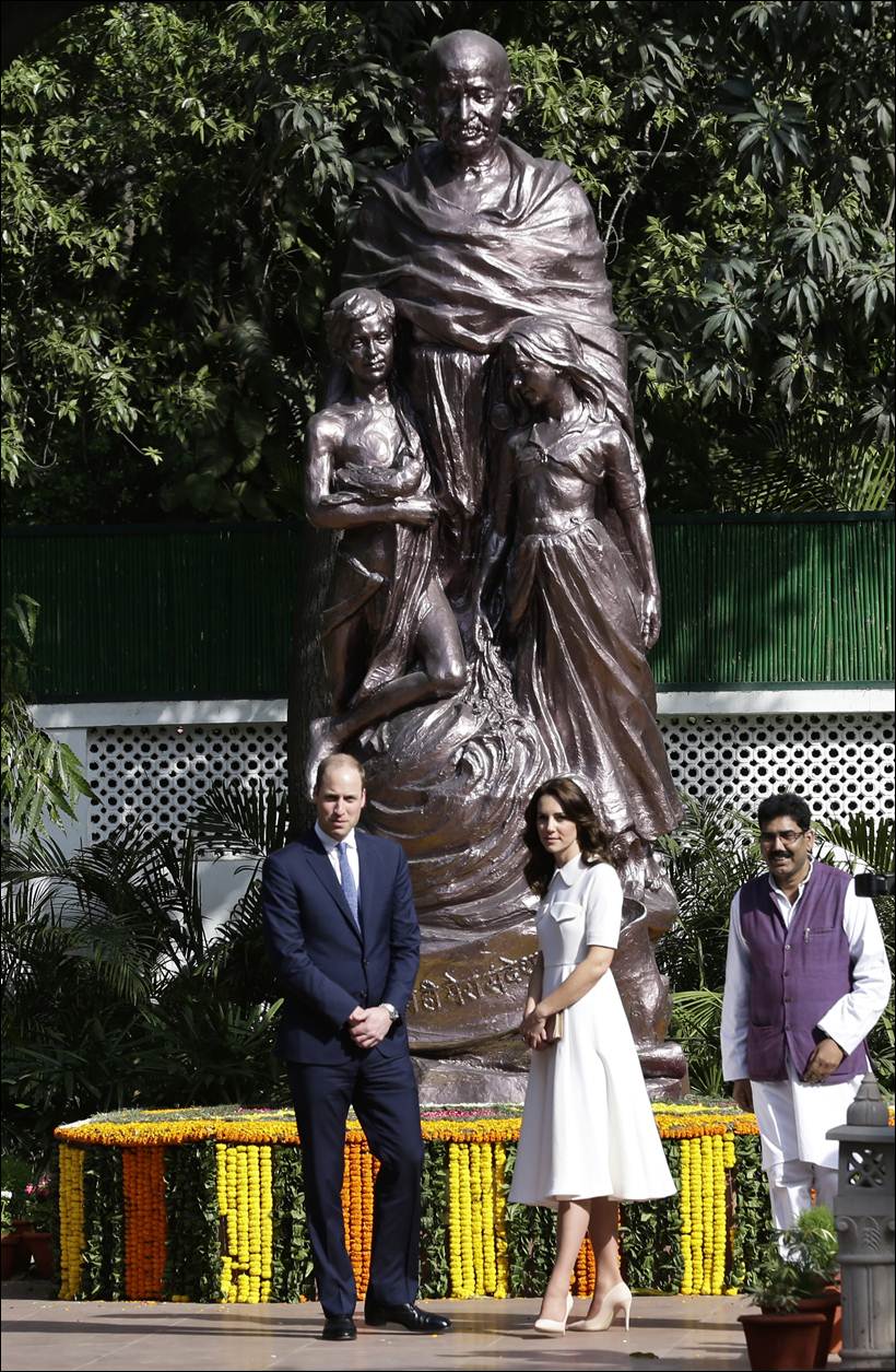 Prince William, Kate Middleton, William Kate, India gate, MAhatma Gandhi, Gandhi Smriti, William Kate India Gate, William Kate Gandhi Smriti, William Kate Mahatma Gandhi, William Kate Delhi, William Kate Delhi pics, Prince William delhi, Kate Middleton Delhi