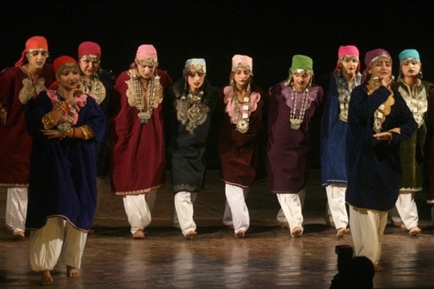 international dance day, world dance day, indian classical and folk dances, bharatanatyam, kathak, kathakali, kuchipudi, sattriya, chhau, dandiya, ghumar, dhamal, bhangra