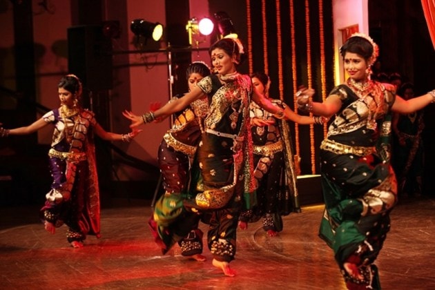 international dance day, world dance day, indian classical and folk dances, bharatanatyam, kathak, kathakali, kuchipudi, sattriya, chhau, dandiya, ghumar, dhamal, bhangra
