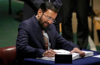 narendra modi cabinet reshuffle, cabinet reshuffle, cabinet expansion, smriti irani, prakash javadekar, hrd, textile ministry, hrd prakash javadekar, indian express news, india news, cabinet reshuffle day 1 news, indian express cabinet reshuffle