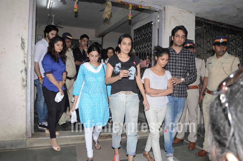 pratyusha banerjee, pratyusha banerjee death, pratyusha banerjee Funeral, pratyusha banerjee Cremation, pratyusha banerjee parents, rahul raj singh, pratyusha banerjee rahul raj singh, pratyusha banerjee parents at hospital, pratyusha banerjee last pics, pratyusha banerjee facebook, pratyusha banerjee dies, pratyusha banerjee dead, balika vadhu, balika vadhu news, pratyusha, pratyusha news, pratyusha dead, pratyusha death, pratyusha dies, pratyusha balika vadhu, balika vadhu actress, pratyusha banerjee news, pratyusha banerjee latest news, pratyusha banerjee pics, pratyusha banerjee mother, pratyusha banerjee boyfriend, entertainment, pratyusha banerjee death reason, pratyusha banerjee dies