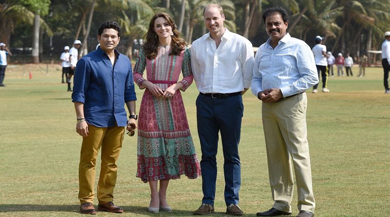 Mumbai: Prince William, Duke of Cambridge and Catherine, Duchess of Cambridge flanked by Cricket legends Sachin Tendulkar and Dilip Vengsarkar during a charity program at Oval Maidan in Mumbai on Sunday. PTI Photo by Mitesh Bhuvad(PTI4_10_2016_000154B)