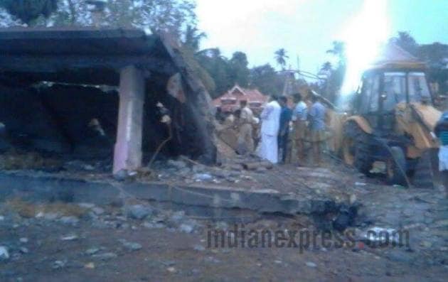 kerala, kerala temple fire, kollam temple fire, Puttingal Devi temple fire, Paravur temple fire, kerala temple fire updates, india news, kerala news, latest news