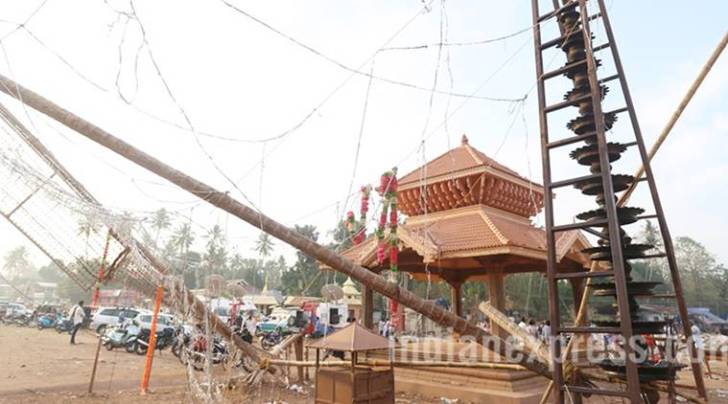 kerala temple fire, puttingal temple, kollam temple fire, paravir temple fire, kerala high court, oommen chandy, temple fire, fire in puttingal temple