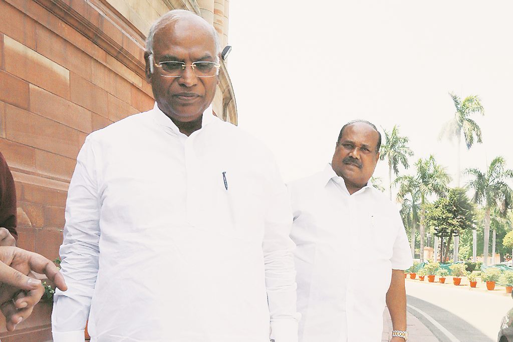 Mallikarjun Kharge, Kharge, Kharge PAC, Public accounts committee, CAG audit modi's schemes, Narendra Modi pet schemes, BJP, Nishikant Dubey, Indian Express, India news