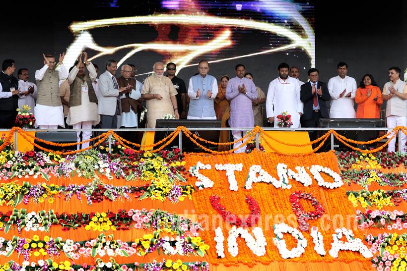 Narendra Modi, Narendra Modi e-rickshaw, Modi ride e-rickshaw, modi e-rickshaw ride, Stand up India, Stand India launch Pics, Narendra Modi pics, Modi pics, modi e-rickshaw pics, India news, Arun Jaitley, Jayant Sinha, Ram naik