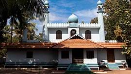 Narendra Modi, Saudi Arabia, King Salman Narendra Modi foreign visit, Modi Saudi visit, Modi gift Saudi, King Saudi Arabia, cheraman juma masjid, replica cheraman juma masjid, Kerala, Kerala trade, Kerala Muslims, Kerala history, Cheraman Perumal