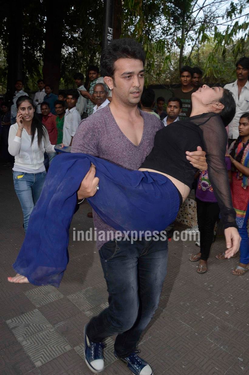 pratyusha banerjee, pratyusha banerjee death, pratyusha banerjee Funeral, pratyusha banerjee Cremation, pratyusha banerjee parents, rahul raj singh, pratyusha banerjee rahul raj singh, pratyusha banerjee parents at hospital, pratyusha banerjee last pics, pratyusha banerjee facebook, pratyusha banerjee dies, pratyusha banerjee dead, balika vadhu, balika vadhu news, pratyusha, pratyusha news, pratyusha dead, pratyusha death, pratyusha dies, pratyusha balika vadhu, balika vadhu actress, pratyusha banerjee news, pratyusha banerjee latest news, pratyusha banerjee pics, pratyusha banerjee mother, pratyusha banerjee boyfriend, entertainment, pratyusha banerjee death reason, pratyusha banerjee dies