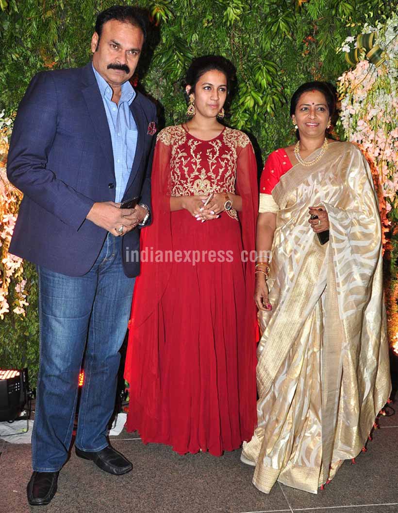 sreeja, sreeja reception, sreeja recpetion pics, sreeja marriage, chiranjeevi, chiranjeevi sreeja, chiranjeevi daughter, allu arjun, ram charan teja, venkaiah naidu, chandrababu naidu, aravind swami, rakulpreet, radhuka sarathkumar, sreeja wedding recpetion pics, entertainment