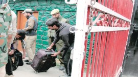 NIT srinagar, nit srinagar protests, protests NIT sringar, out station students protest, srinagar nit protest, nirmal singh, nit Students march outside nit campus, NIT srinagar news, J&K news, kashmir protests, kashmir nit protests, kashmir news, india news