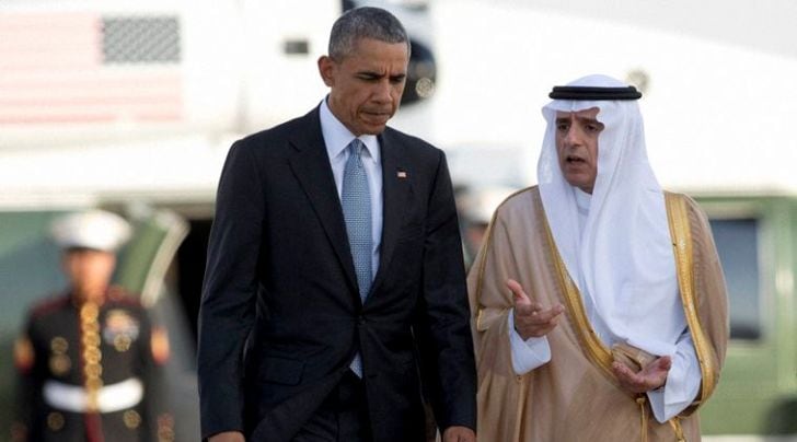 President Barack Obama talks with Saudi Foreign Minister Adel al-Jubeir, at King Khalid International Airport in Riyadh, Saudi Arabia, Thursday, April 21, 2016 (AP photo)