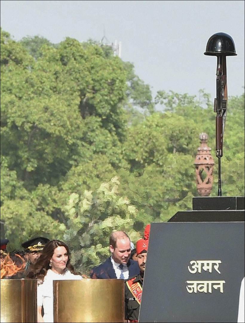 Prince William, Kate Middleton, William Kate, India gate, MAhatma Gandhi, Gandhi Smriti, William Kate India Gate, William Kate Gandhi Smriti, William Kate Mahatma Gandhi, William Kate Delhi, William Kate Delhi pics, Prince William delhi, Kate Middleton Delhi