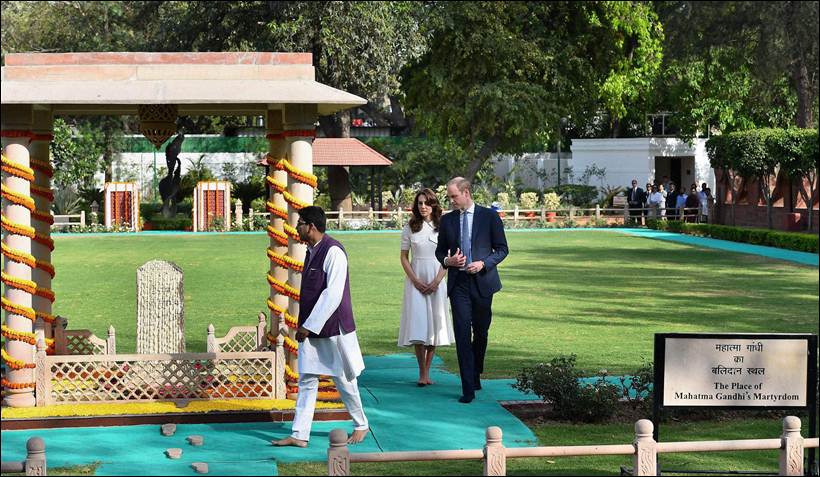 Prince William, Kate Middleton, William Kate, India gate, MAhatma Gandhi, Gandhi Smriti, William Kate India Gate, William Kate Gandhi Smriti, William Kate Mahatma Gandhi, William Kate Delhi, William Kate Delhi pics, Prince William delhi, Kate Middleton Delhi
