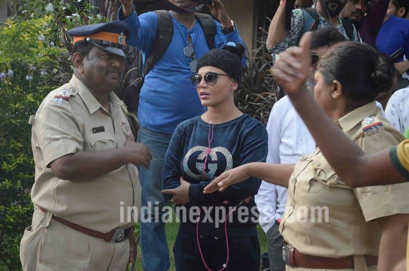 pratyusha banerjee, pratyusha banerjee death, pratyusha banerjee Funeral, pratyusha banerjee Cremation, pratyusha banerjee parents, rahul raj singh, pratyusha banerjee rahul raj singh, pratyusha banerjee parents at hospital, pratyusha banerjee last pics, pratyusha banerjee facebook, pratyusha banerjee dies, pratyusha banerjee dead, balika vadhu, balika vadhu news, pratyusha, pratyusha news, pratyusha dead, pratyusha death, pratyusha dies, pratyusha balika vadhu, balika vadhu actress, pratyusha banerjee news, pratyusha banerjee latest news, pratyusha banerjee pics, pratyusha banerjee mother, pratyusha banerjee boyfriend, entertainment, pratyusha banerjee death reason, pratyusha banerjee dies
