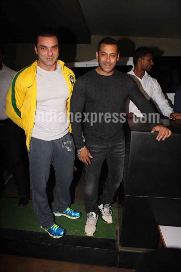 Salman Khan, The Jungle Book, Salman, Sohail Khan, Sohail, Salman Watch the Jungle Book, Salman Khan the Jungle Book, Salman Khan the Jungle Book Screening, Salman the Jungle book screening, Entertainment news