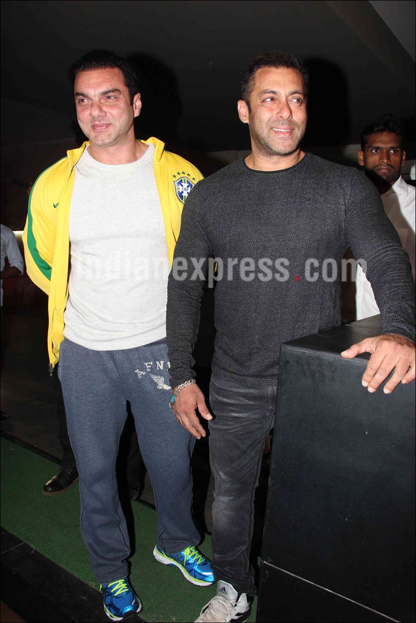 Salman Khan, The Jungle Book, Salman, Sohail Khan, Sohail, Salman Watch the Jungle Book, Salman Khan the Jungle Book, Salman Khan the Jungle Book Screening, Salman the Jungle book screening, Entertainment news