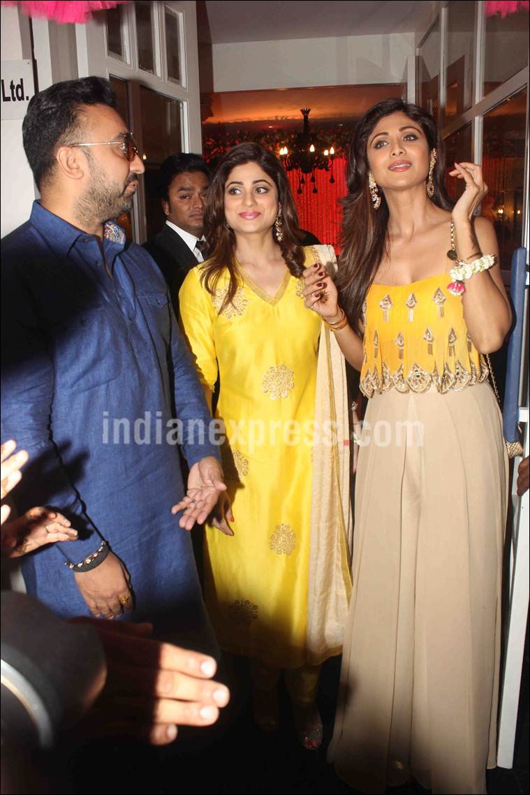 Bipasha Basu, Karan Singh Grover, Bipasha Basu mehendi, karan bipasha, Shilpa Shetty, Shamita shetty, sophie choudry, Ayaz Khan, Vj Anusha, Karan Singh Grover wedding, entertainment photos