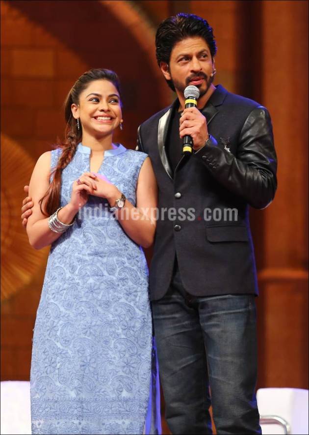 Kapil Sharma, The Kapil Sharma Show, Shah Rukh khan, Kapil Sharma New Show, SRK, SRK Kapil Sharma, SRK Kapil, The kapil Sharma Show episode, The Kapil Sharma Show first Episode, Sumona Chakraborty, Sunil Grover, Ali Asgar, Kiku Sharda, Chandan Prabhakar, The Kapil Sharma Show pics