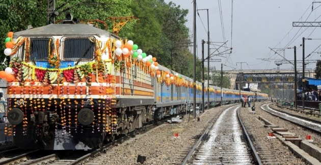 Gatimaan Express, Nizammuddin Railway Station, new era train, Gatimaan, Gatimaan train, Gatimaan Express train, train pictures,suresh prabhu,irctc, indian railways, indian rail, train, book tickets, train ticket, indian express