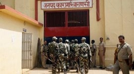 Varanasi, Varanasi Inmates, varanasi clashes, Varanasi district jail, district jail, Chowkaghat, superintendent varanasi, hostage superintendent varanasi, varanasi news, india news