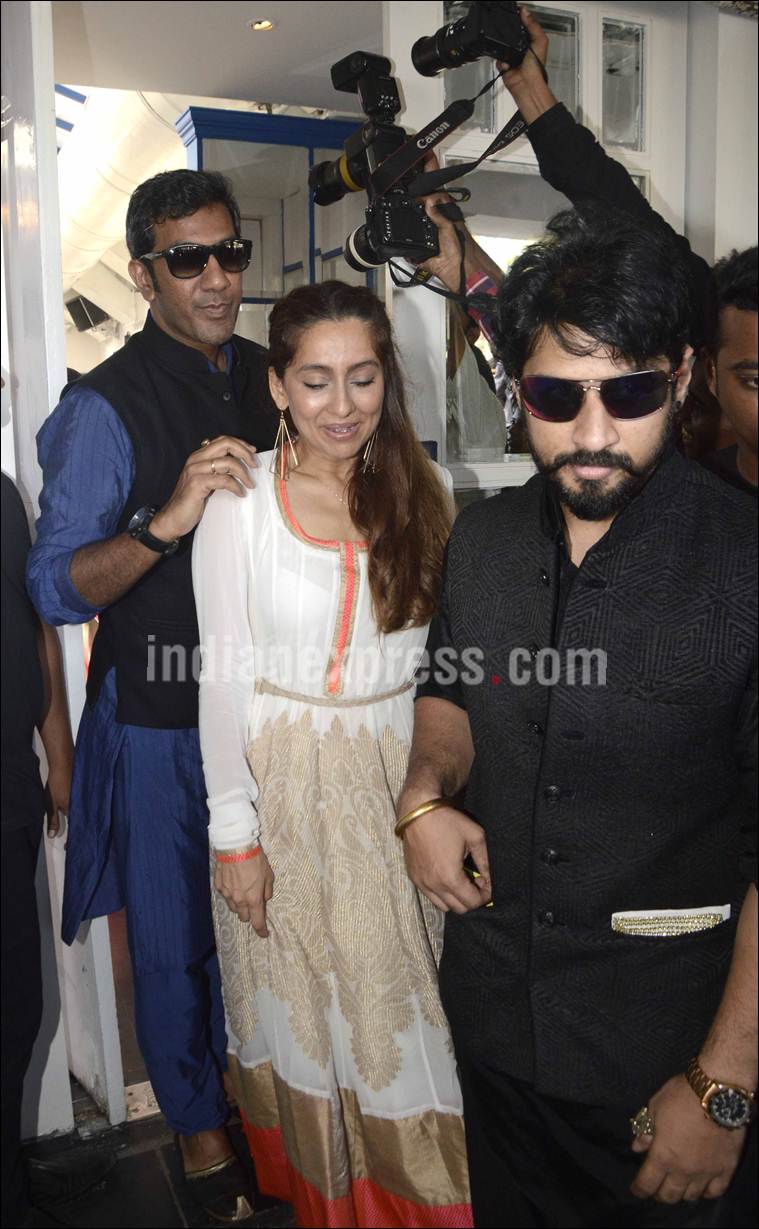 Bipasha Basu, Karan Singh Grover, Bipasha Basu mehendi, karan bipasha, Shilpa Shetty, Shamita shetty, sophie choudry, Ayaz Khan, Vj Anusha, Karan Singh Grover wedding, entertainment photos