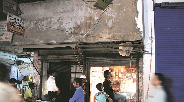 They were working on the roof of an under-construction building in Shaheen Bagh.  Photo by Gajendra Yadav
