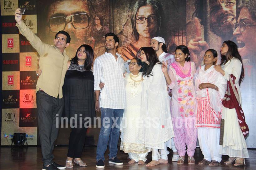 aishwarya rai bachchan, sarabjit, sarabjit famaily, sarbjir, randeep hooda, darshan kumaar, omung kumaar, richa chadha, dalbir kaur, sukhpreet kaur, sarabjit homage, aishwarya dalbir pics, aishwarya rai pics, aishwarya pics, aishwarya sarbjit pics, entertainment