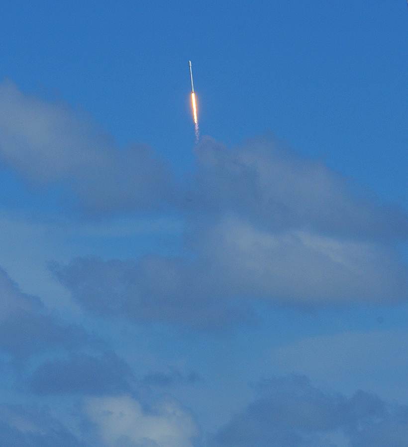 SpaceX, spaceX landing, Space x, spaceX landing photos, Falcon 9, space x landing, thaicom 8, thaicom 8 mission, space x video, space, rocket, science, technology, technology news