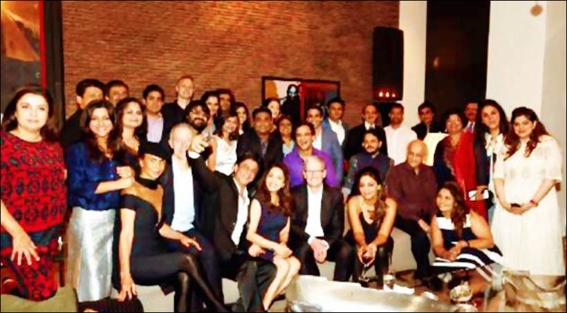 shah rukh khan, tim cook, srk tim cook, shah rukh khan pics, shah rukh khan tim cook pictures, srk tim cook pics, shah rukh khan party, srk party pics, amitabh bachchan, aishwarya rai bachchan, big b, aishwarya, aishwarya pics, aishwarya srk pics, madhuri dixit, farah khan, madhuri husband pics, emraan hashmi, emraan tim cook, mahesh bhatt, tim cook india pics, tim cook srk party pics, entertainment news, bollywood news, entertainment, bollywood