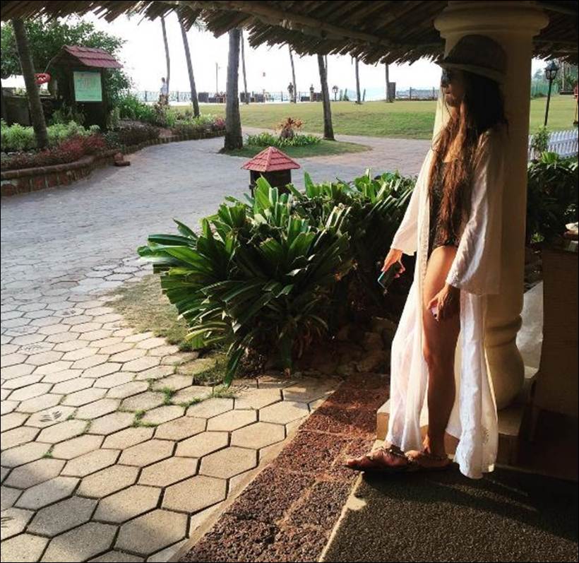 mouni roy, mouni roy pics, mouni roy goa, mouni roy goa pics, mouni roy photos, mouni roy goa photos, mouni roy instagram, mouni roy instagram photos, mouni roy in goa, mouni roy friends, mouni roy friends goa, entertainment, entertainment news, mouni roy news