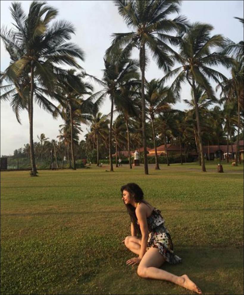 mouni roy, mouni roy pics, mouni roy goa, mouni roy goa pics, mouni roy photos, mouni roy goa photos, mouni roy instagram, mouni roy instagram photos, mouni roy in goa, mouni roy friends, mouni roy friends goa, entertainment, entertainment news, mouni roy news