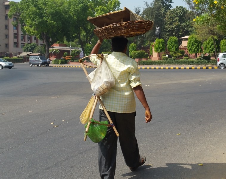 A sprouts chaat wala on his daily rounds. (Photo: Sangeeta Khanna)
