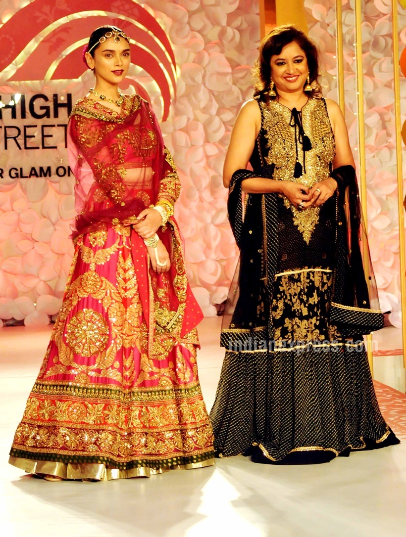 Aditi Rao Hydari, Ritu Kumar designs, high street launch, fashion show