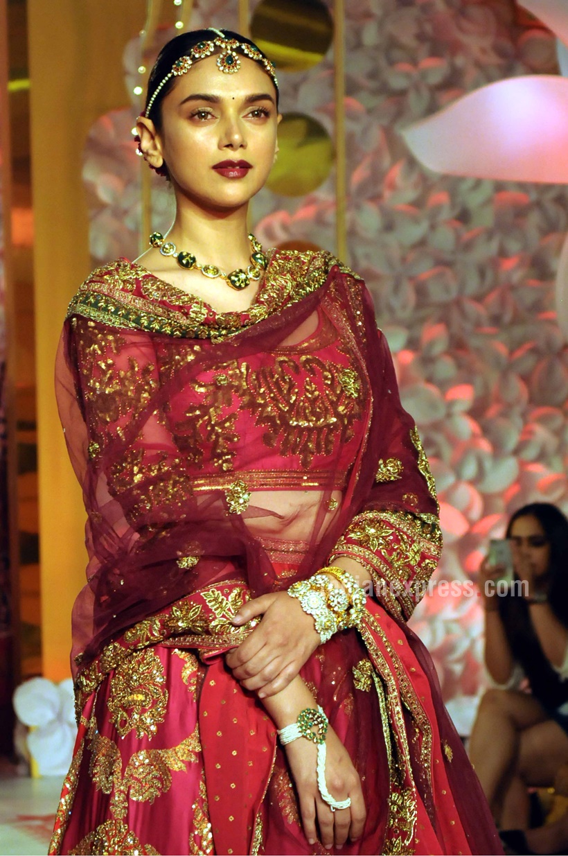 RI Ritu Kumar Red Embroidered Lehenga Set – Saris and Things