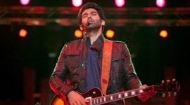 Aditya Roy Kapur, Aashiqui 2, Aditya Roy Kapur Aashiqui 2, Aditya Aashiqui 2, Aditya Roy Kapur guitar, Aditya Roy Kapur in Aashiqui 2, Entertainment news
