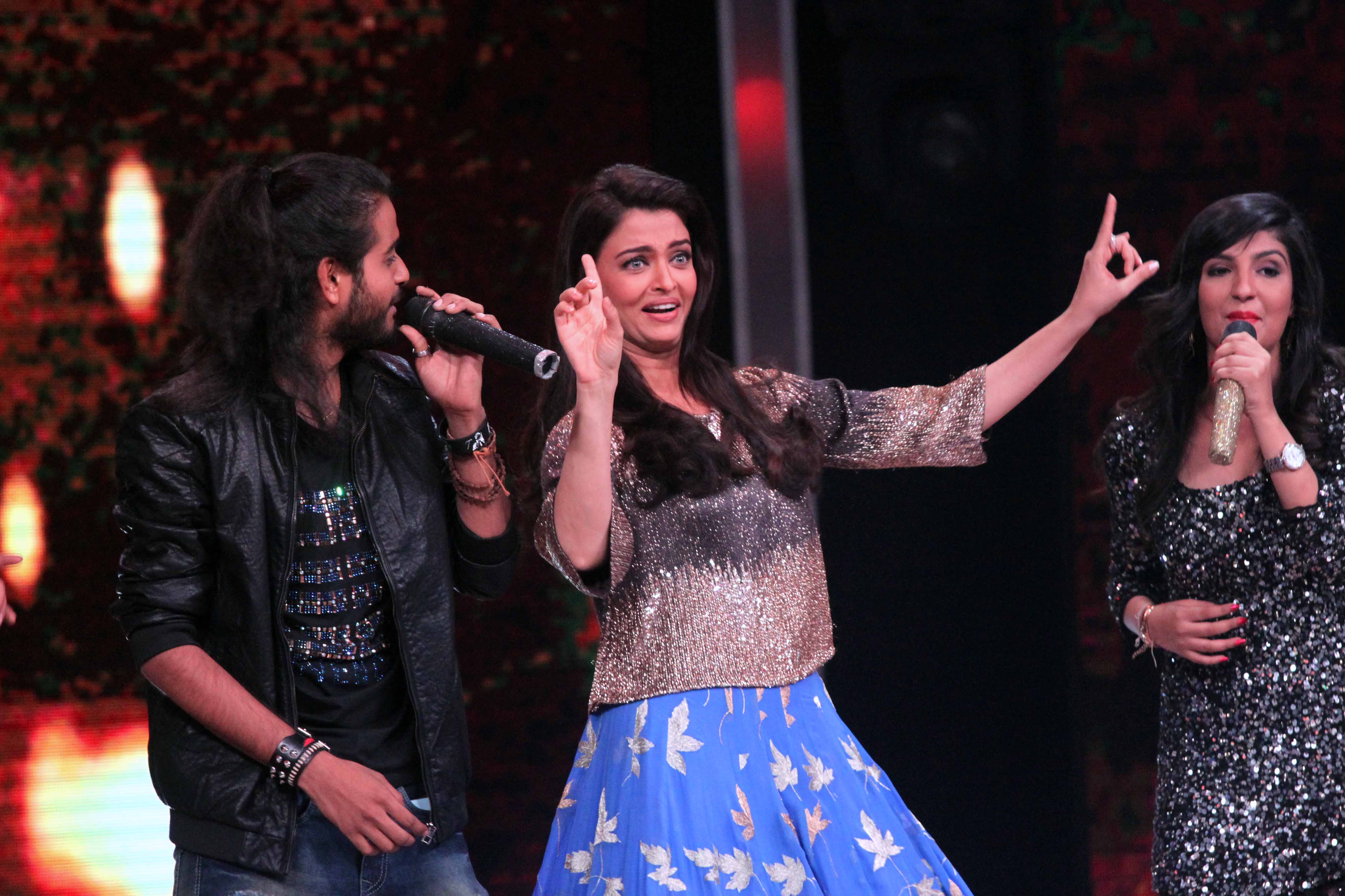 aishwarya rai bachchan, aishwarya rai, aishwarya rai pics, sarbjit, aishwarya rai dance, aishwarya rai sa re ga ma pa, sa re ga ma pa, randeep hoods, randeep hooda pics, omung kumar, mika singh, aishwarya rai photos, aishwarya rai sarbjit pics, aishwarya rai news, aishwarya rai pictures, entertainment news