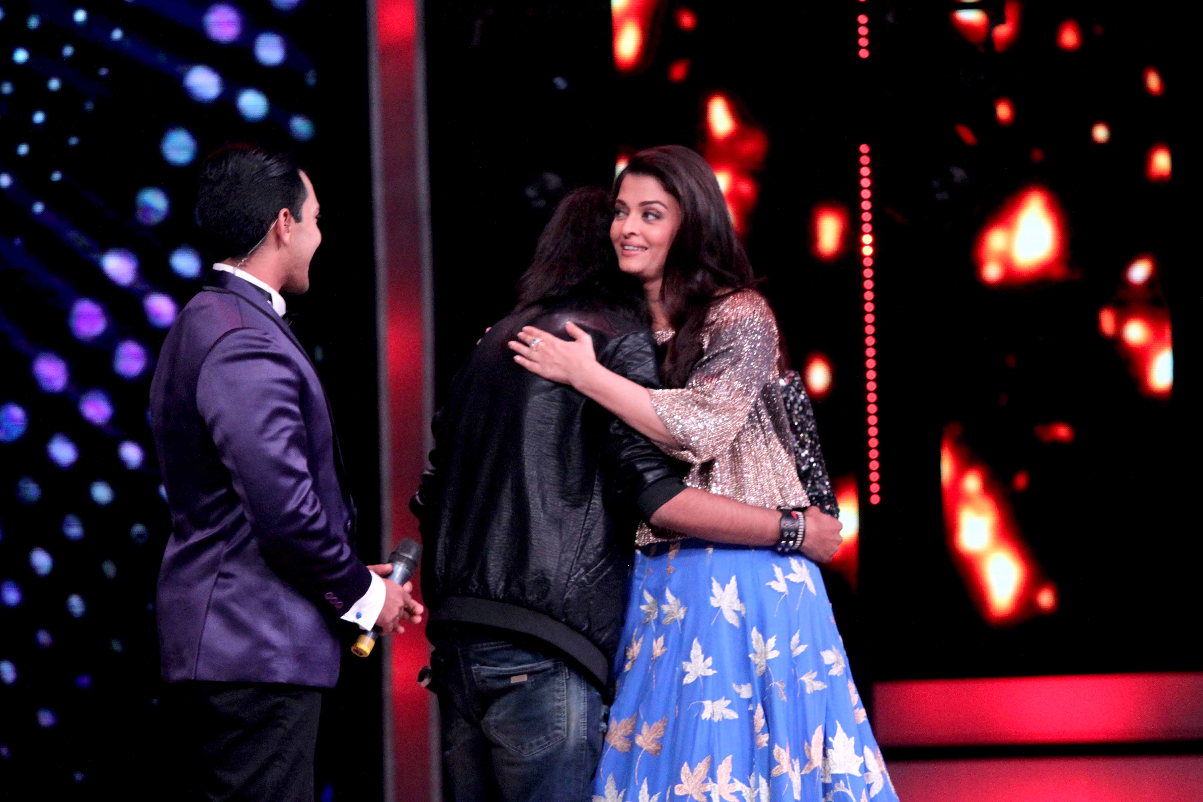 aishwarya rai bachchan, aishwarya rai, aishwarya rai pics, sarbjit, aishwarya rai dance, aishwarya rai sa re ga ma pa, sa re ga ma pa, randeep hoods, randeep hooda pics, omung kumar, mika singh, aishwarya rai photos, aishwarya rai sarbjit pics, aishwarya rai news, aishwarya rai pictures, entertainment news