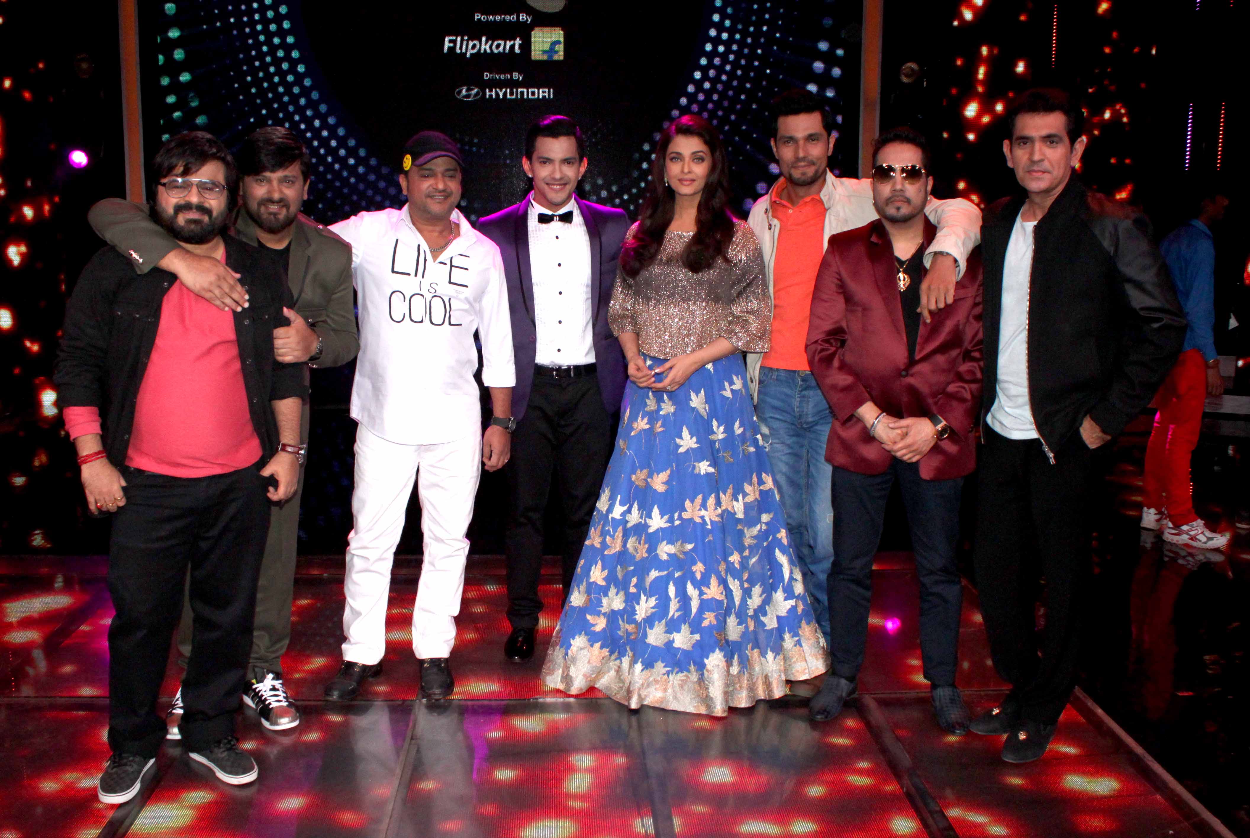 aishwarya rai bachchan, aishwarya rai, aishwarya rai pics, sarbjit, aishwarya rai dance, aishwarya rai sa re ga ma pa, sa re ga ma pa, randeep hoods, randeep hooda pics, omung kumar, mika singh, aishwarya rai photos, aishwarya rai sarbjit pics, aishwarya rai news, aishwarya rai pictures, entertainment news