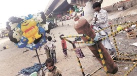 pune, pune balloon seller, PMC, Cheaper hydrogen, hydrogen bomb, inflammable hydrogen, Gas balloons, birthday balloon, Pune Newsline, indian express pune