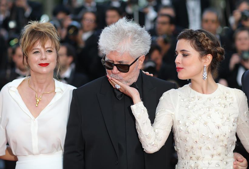 Kristen Stewart, Lars Eidinger, Cannes 2016, cannes, Cannes 2016 updates, Cannes 2016 red carpet, Cannes 2016 photos, Chloe Sevigny, director Olivier Assayas, Adriana Ugarte, Emma Suarez, Pedro Almodovar, entertainment photos