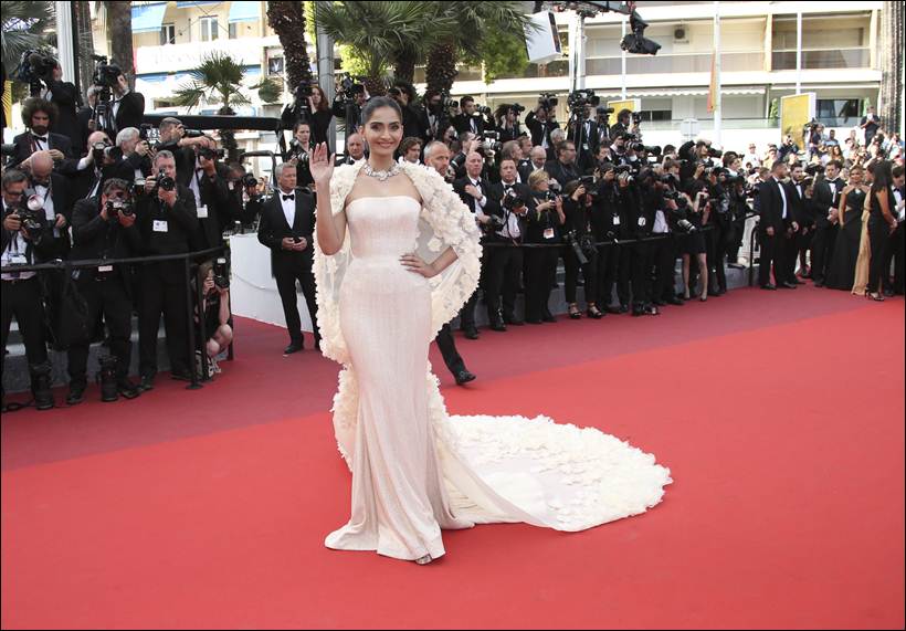 Sonam Kapoor, Kirsten Dunst, Usher, cannes, cannes 2016, cannes film festival, cannes pics, cannes red carpet, cannes red carpet pics, sonam kapoor pics, Ana De Armas, Edgar Ramirez, Chris Pine, Ben Foster, Chris Tucker, Ruth Negga, Joel Edgerton, Livia Firth, Joel Edgerton, Kate Moss, Mischa Barton, entertainment